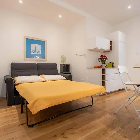 Apartment Bilocale Ristrutturato A Nolo